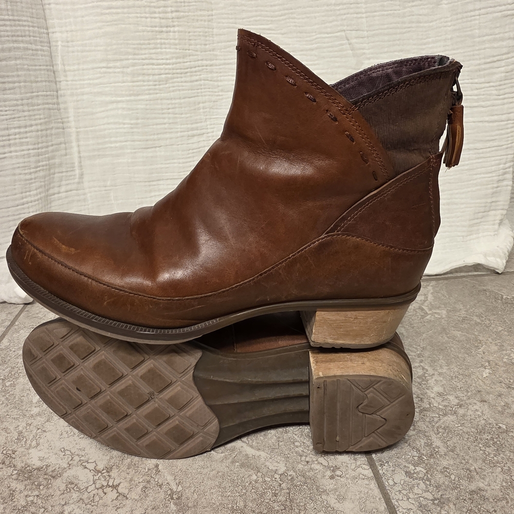 Chaco Women's Cataluna Explorer Chelsea Boot Leather Ankle Boots Size 8